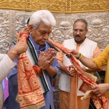 Lieutenant Governor pays obeisance at Daati Maa Dev Sthan in border village of Changiya, Arnia Jammu