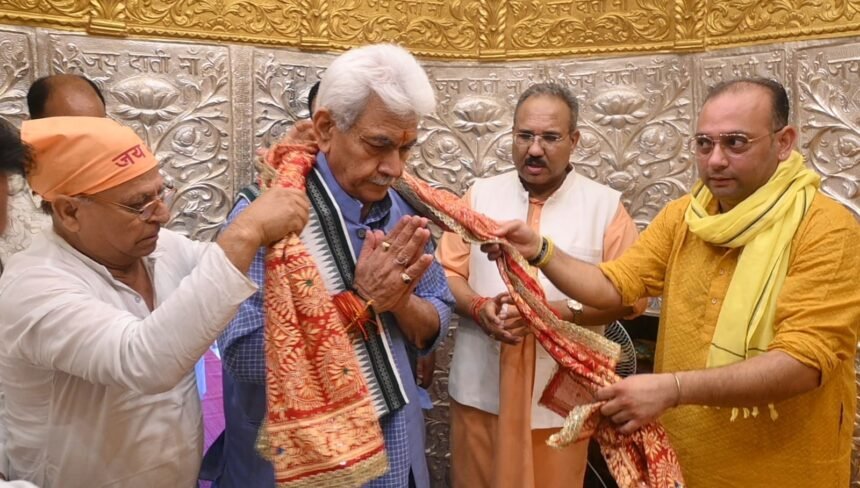 Lieutenant Governor pays obeisance at Daati Maa Dev Sthan in border village of Changiya, Arnia Jammu